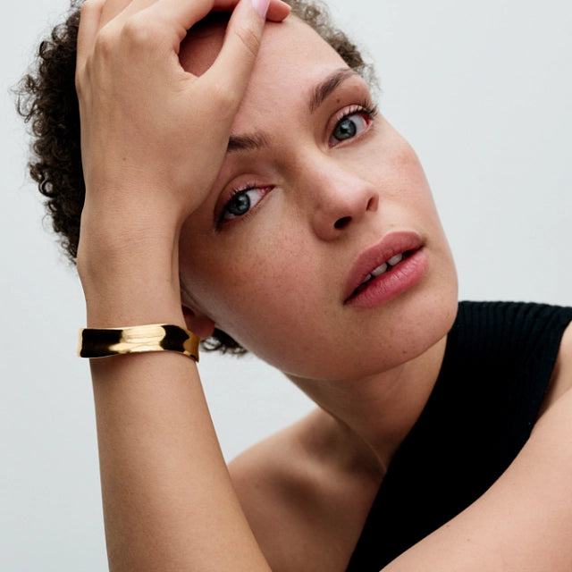 Wide asymmetrical bracelet