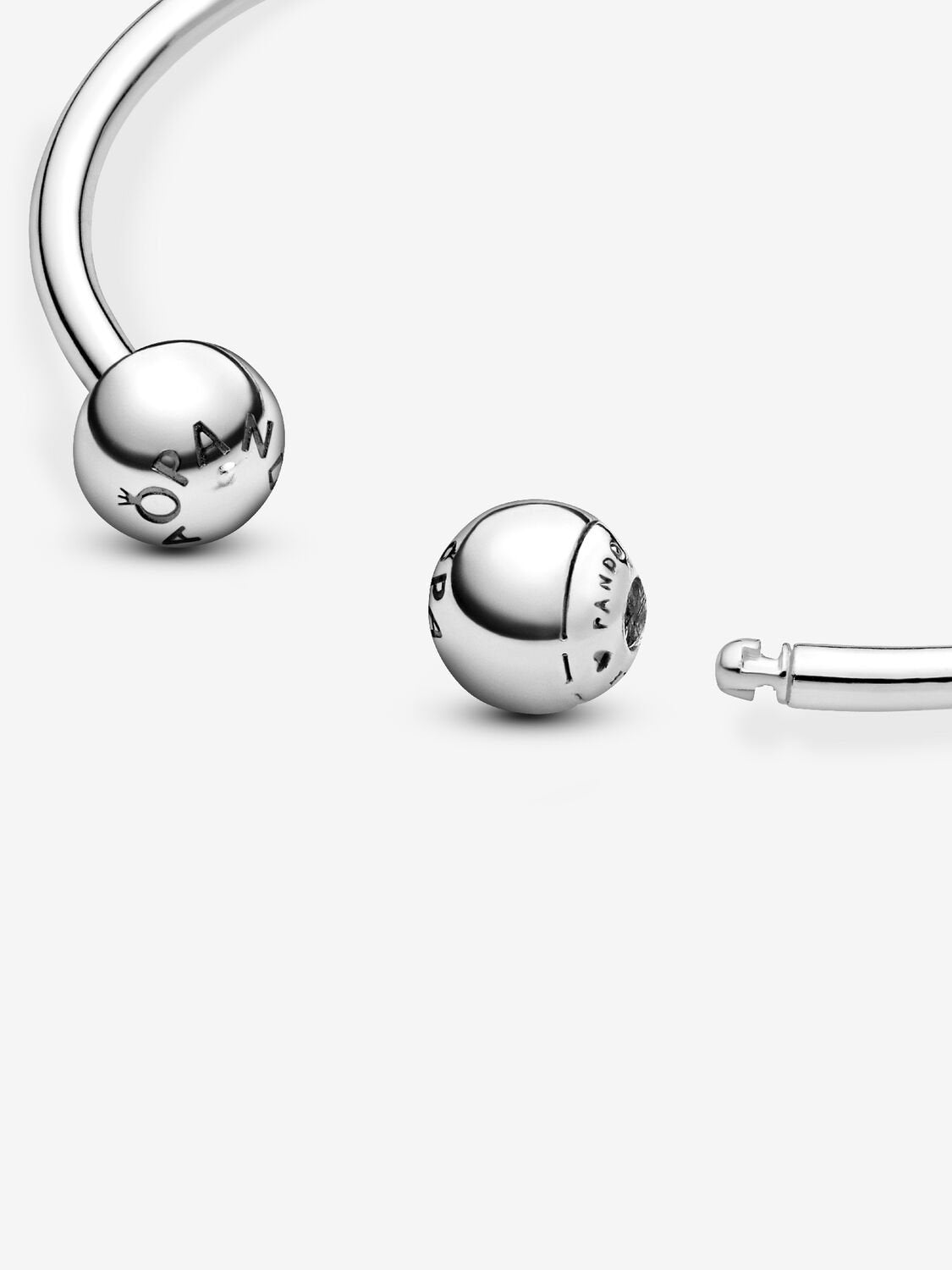MOMENTS OPEN BANGLE