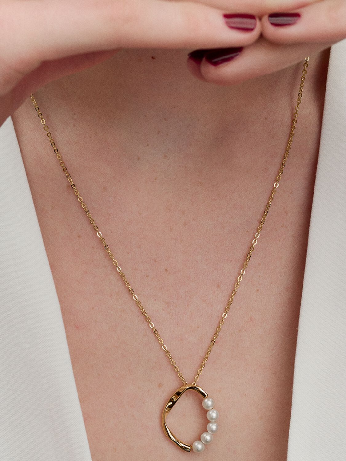 Organically Shaped Circle & Treated Freshwater Cultured Pearls Pendant Necklace